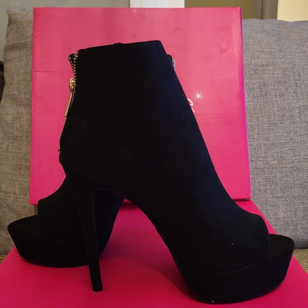 High heels - Picture 3 of 5